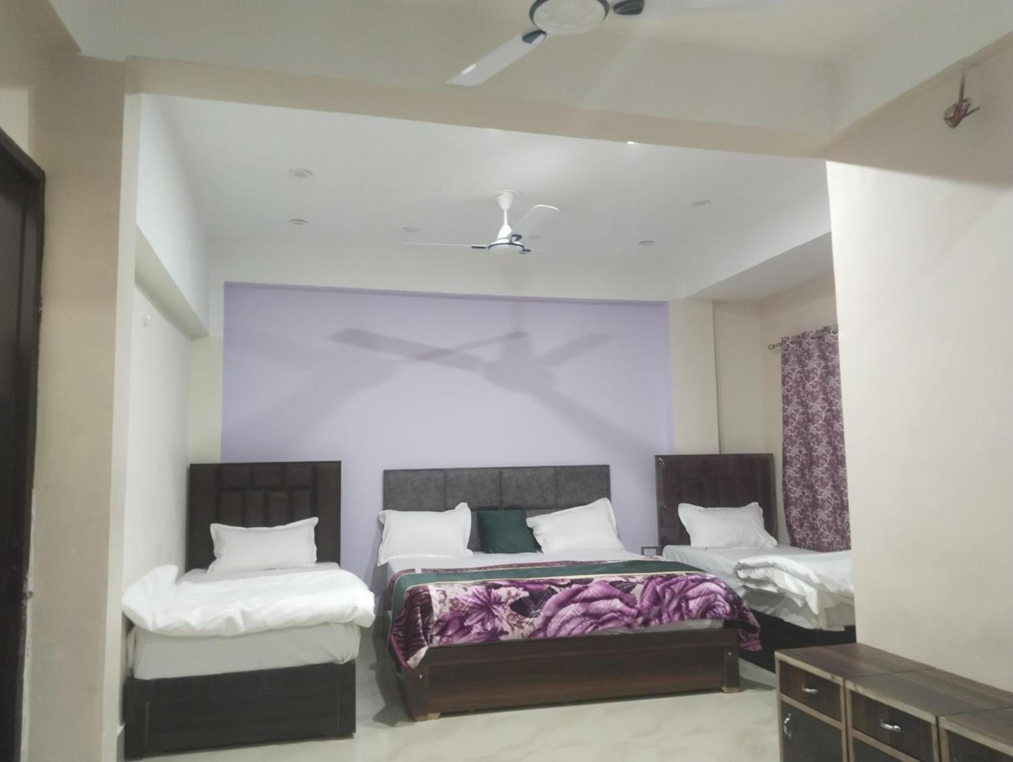 Dixit Residency Hotel Vrindāvan Екстериор снимка