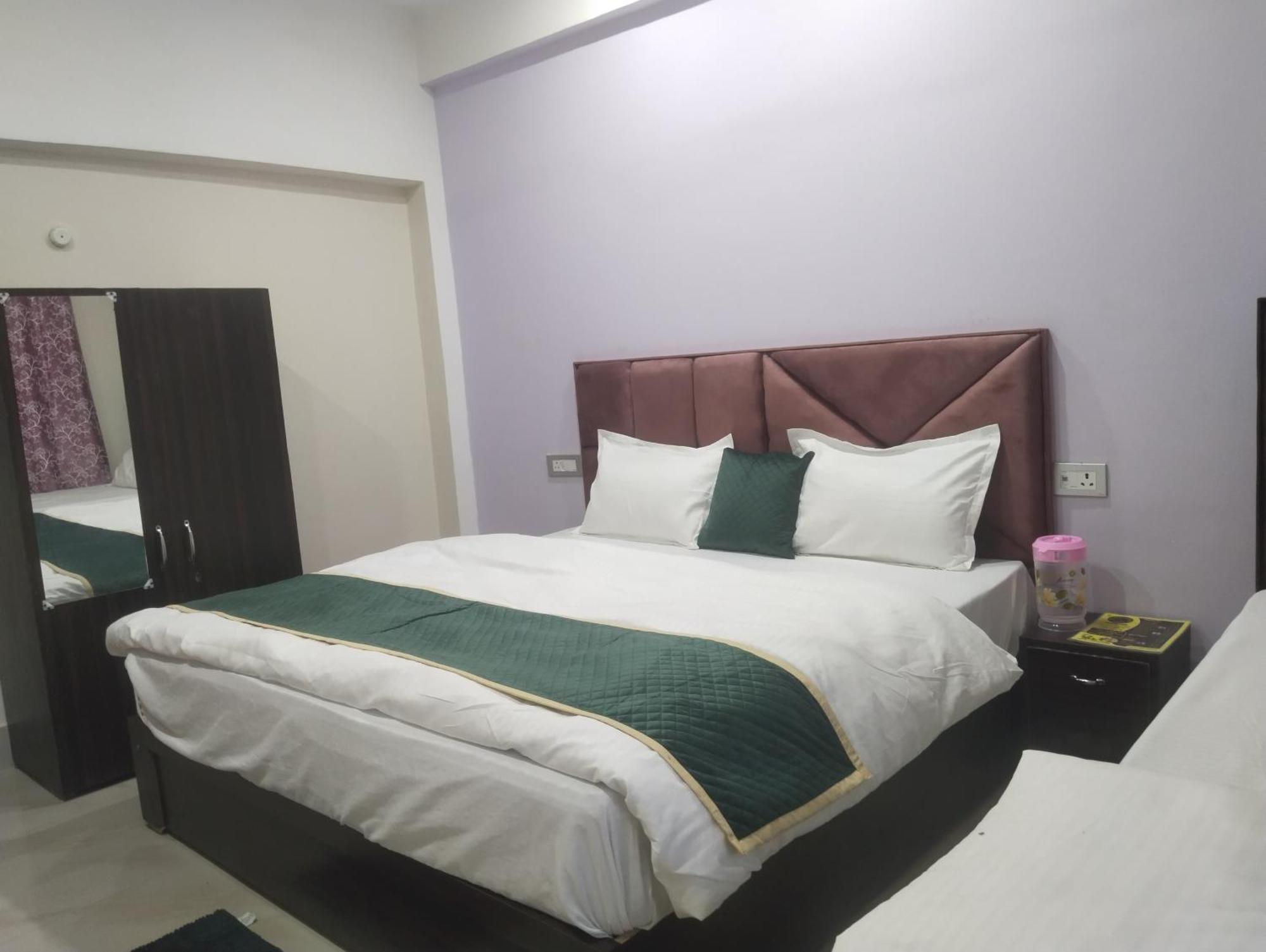 Dixit Residency Hotel Vrindāvan Екстериор снимка