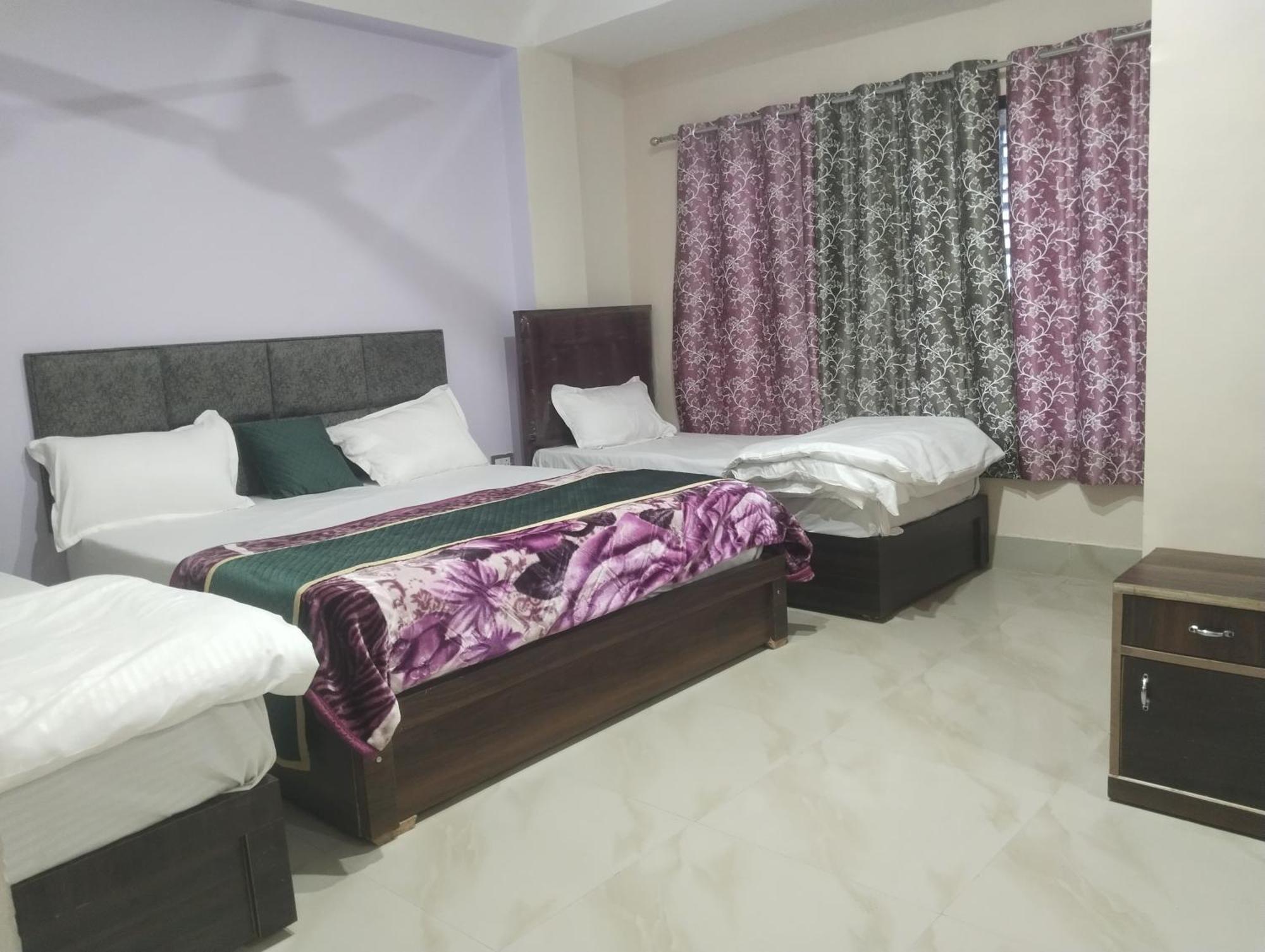 Dixit Residency Hotel Vrindāvan Екстериор снимка