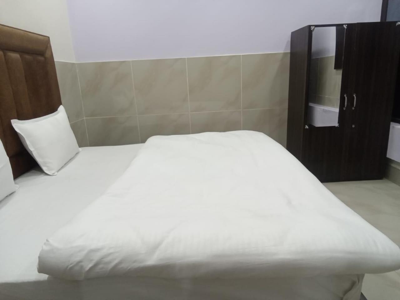 Dixit Residency Hotel Vrindāvan Екстериор снимка