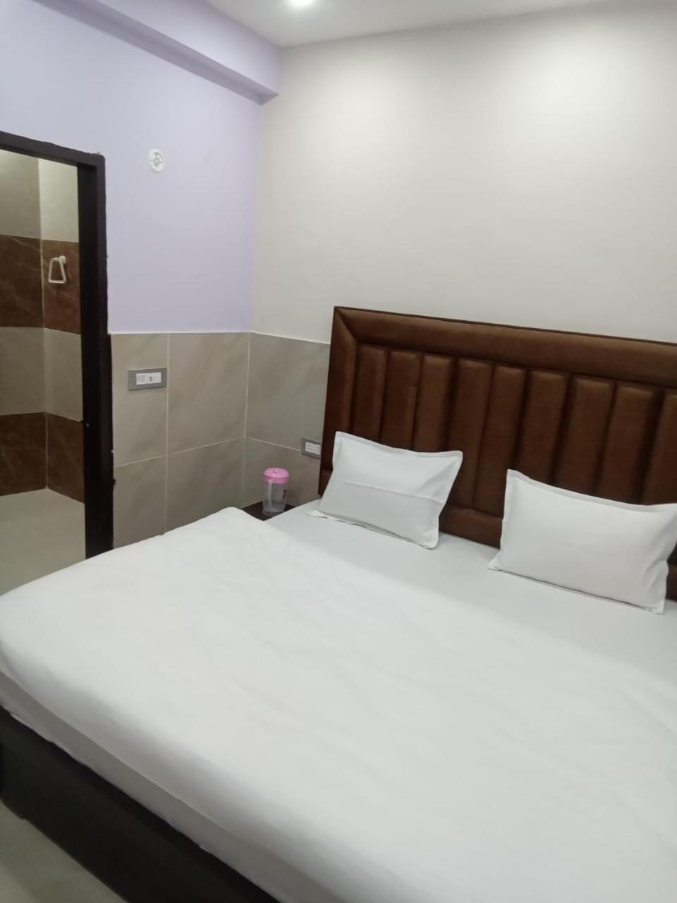 Dixit Residency Hotel Vrindāvan Екстериор снимка