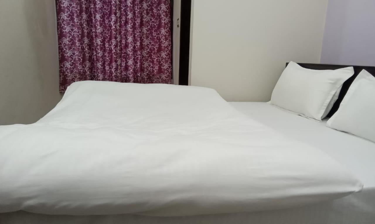 Dixit Residency Hotel Vrindāvan Екстериор снимка