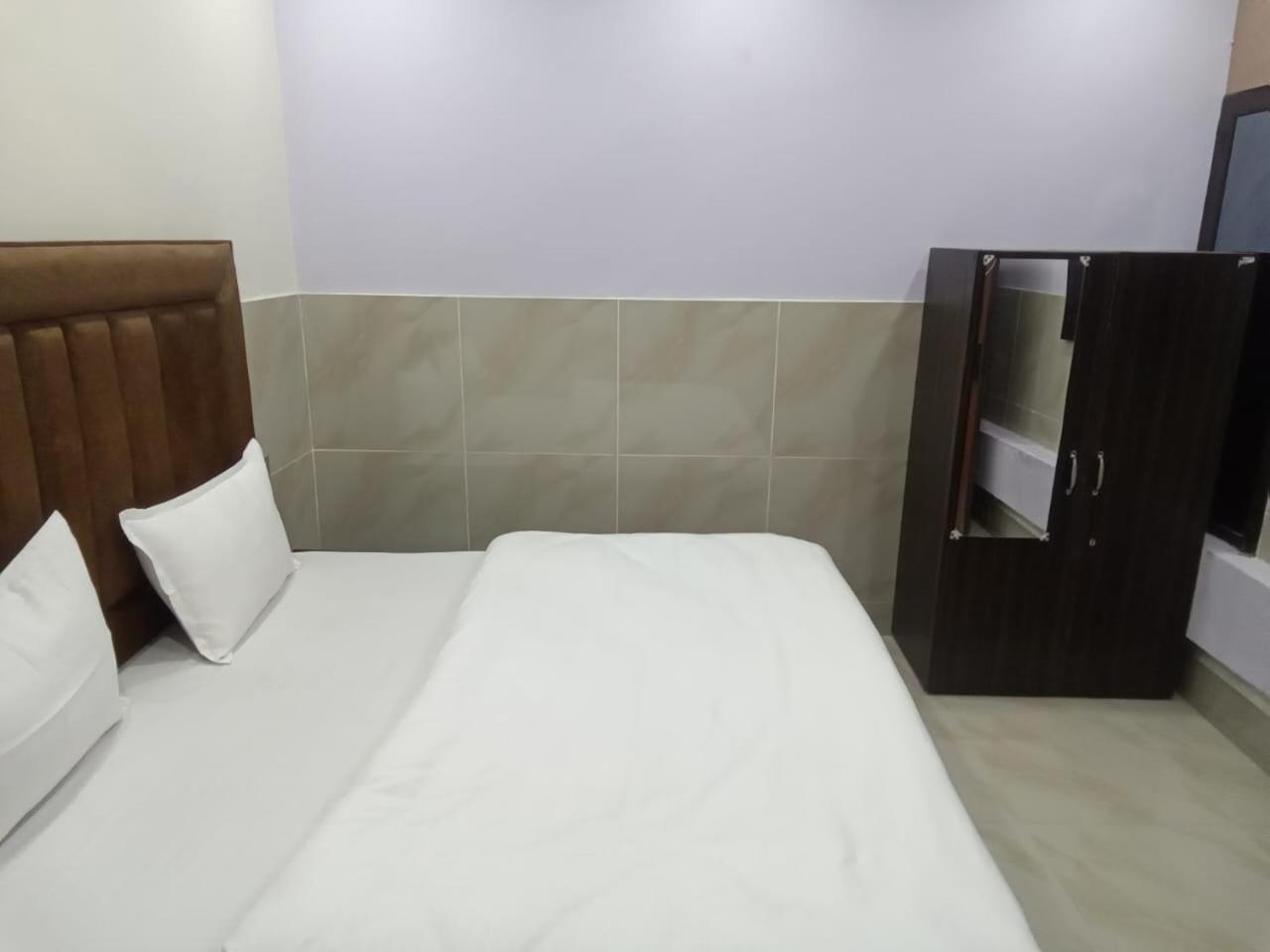 Dixit Residency Hotel Vrindāvan Екстериор снимка
