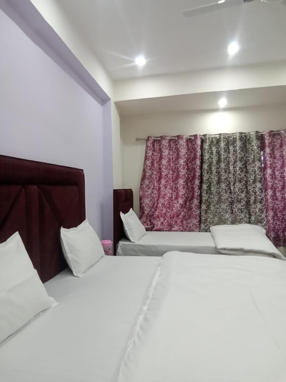 Dixit Residency Hotel Vrindāvan Екстериор снимка