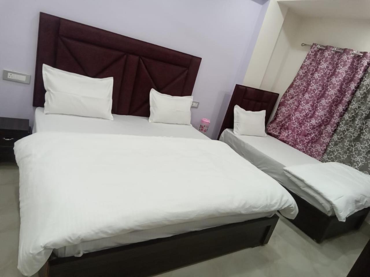 Dixit Residency Hotel Vrindāvan Екстериор снимка