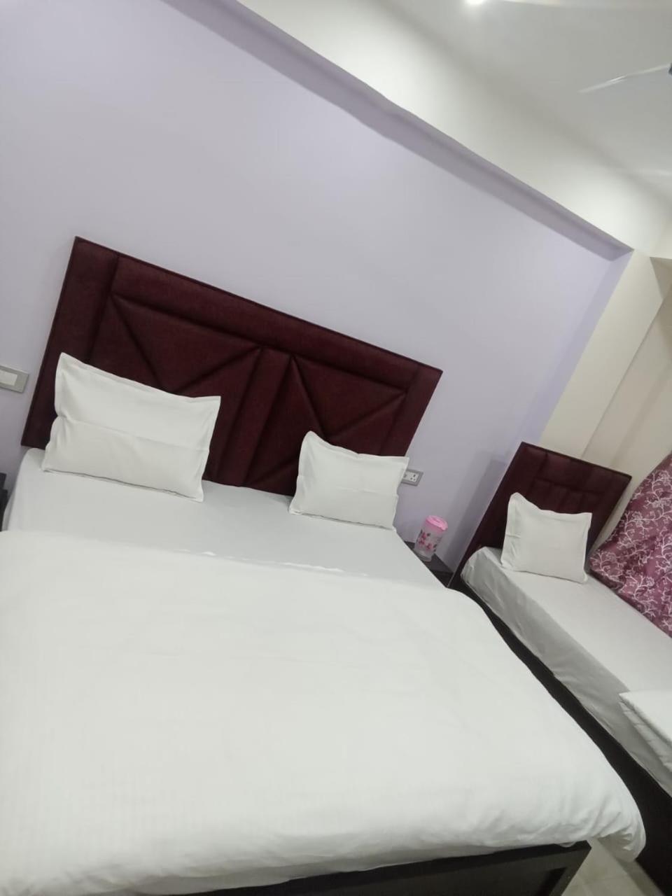 Dixit Residency Hotel Vrindāvan Екстериор снимка