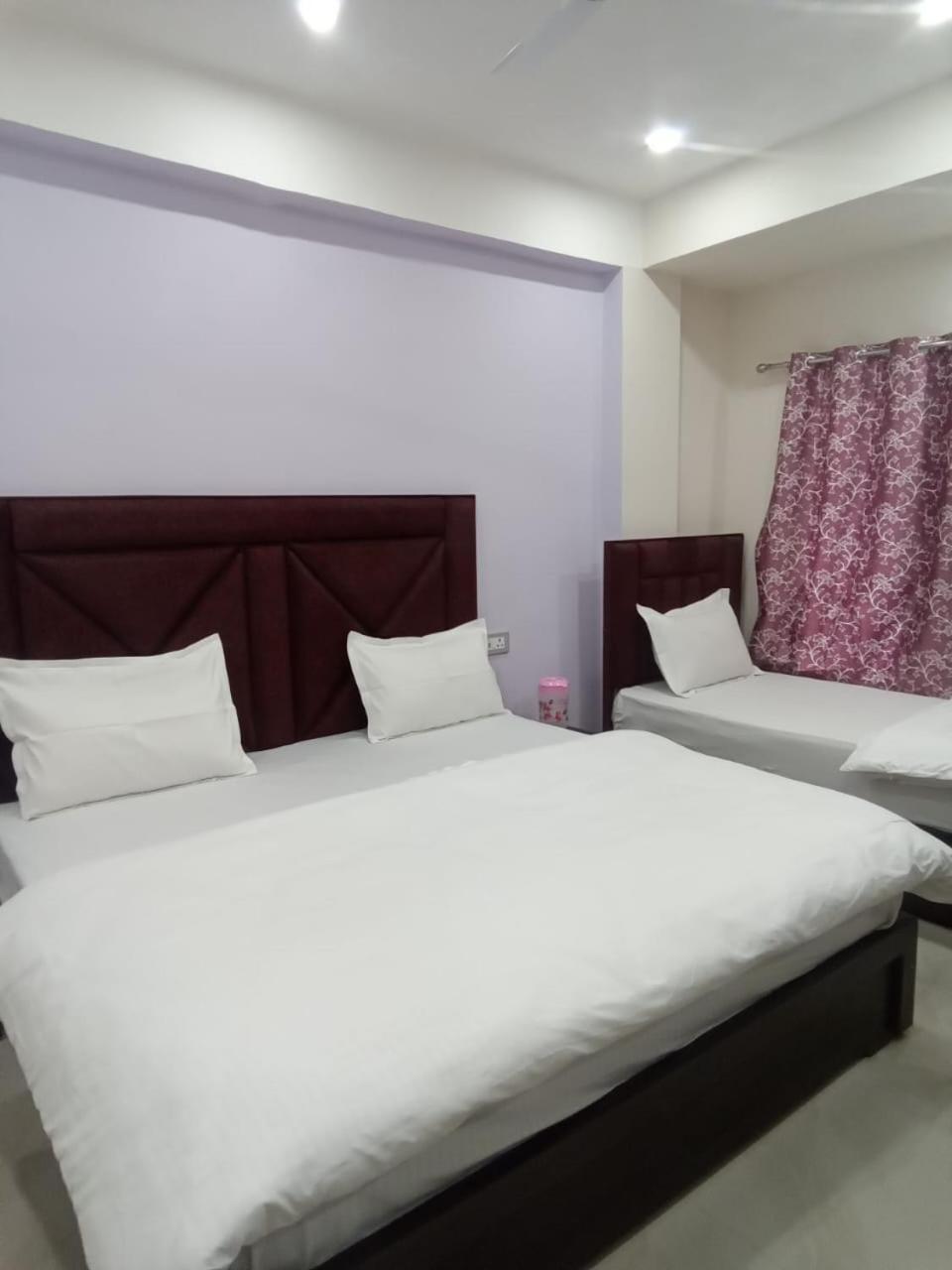 Dixit Residency Hotel Vrindāvan Екстериор снимка