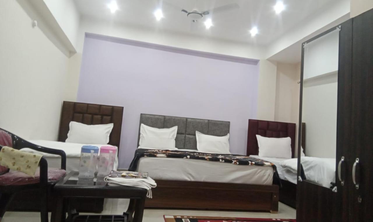 Dixit Residency Hotel Vrindāvan Екстериор снимка