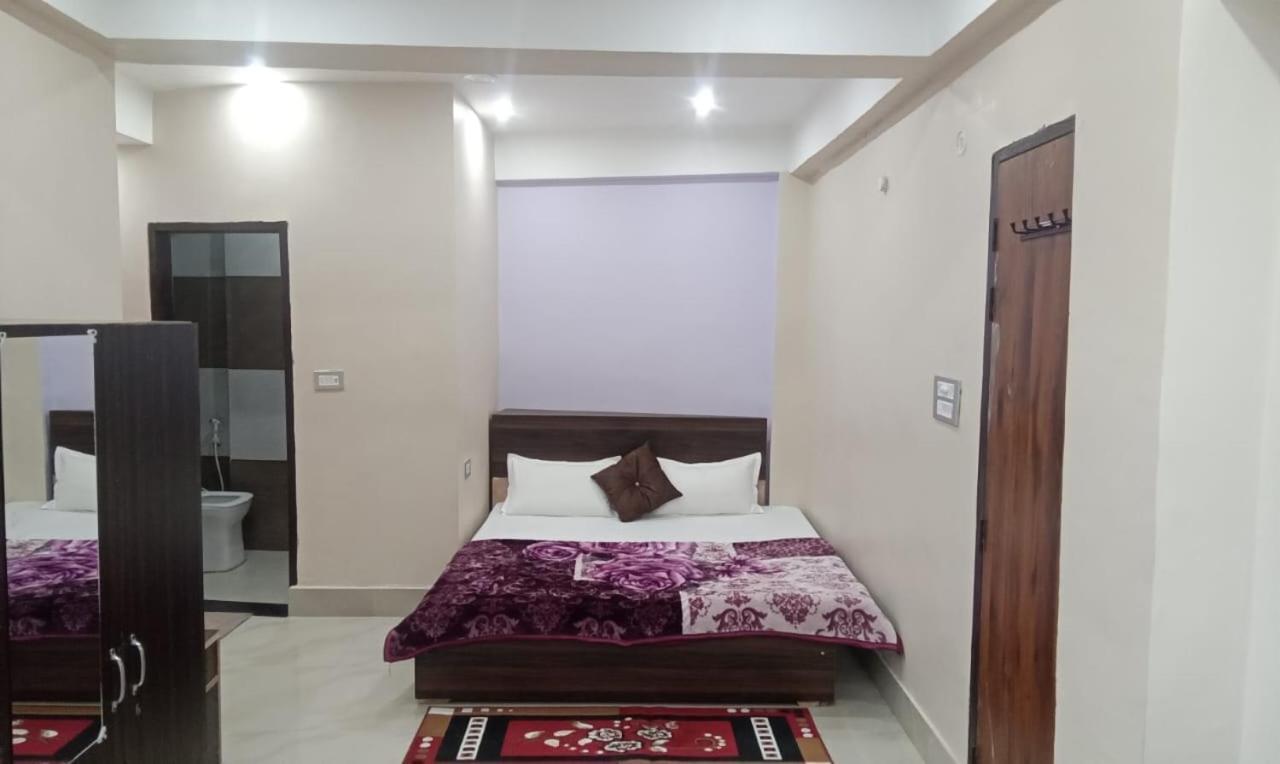 Dixit Residency Hotel Vrindāvan Екстериор снимка