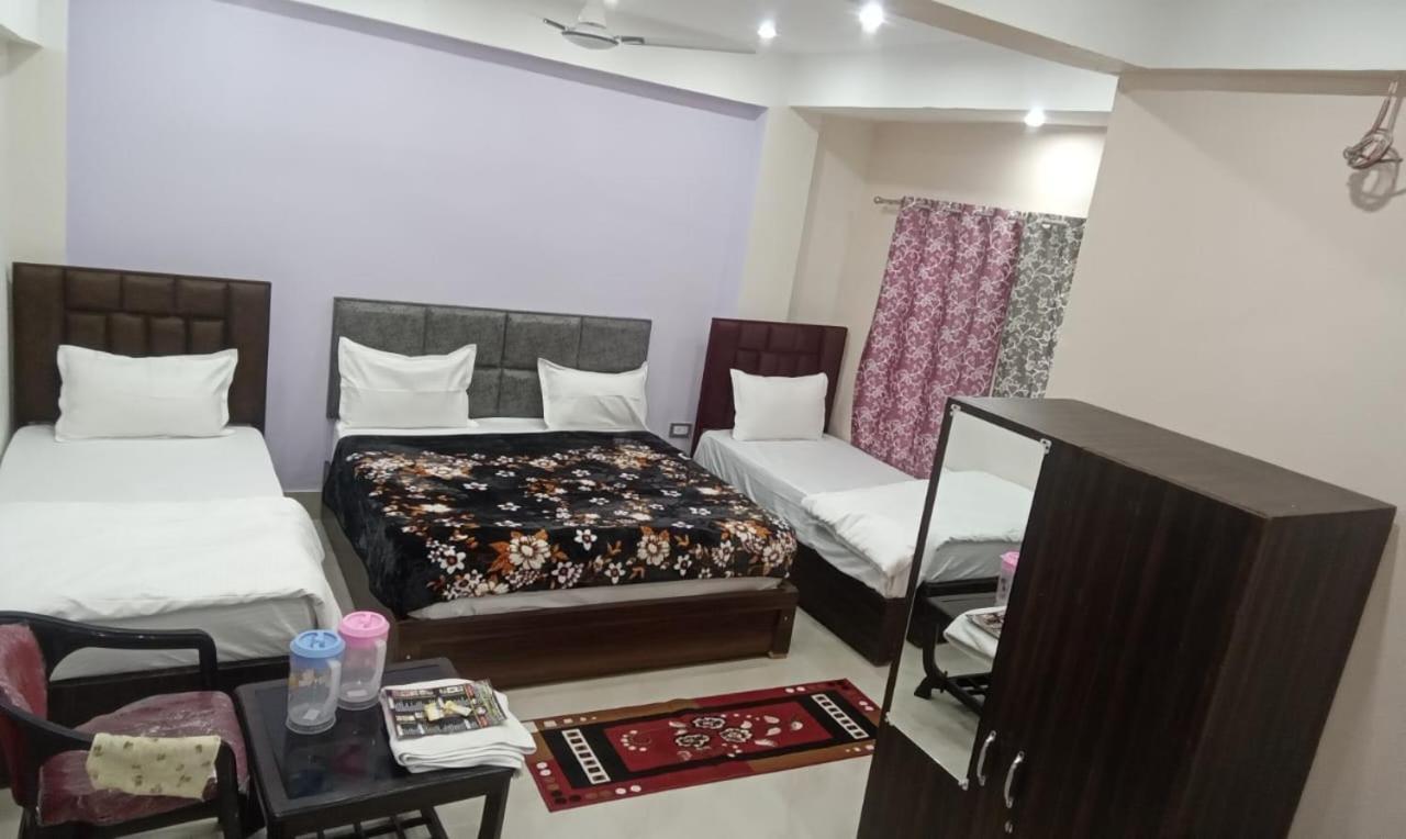 Dixit Residency Hotel Vrindāvan Екстериор снимка