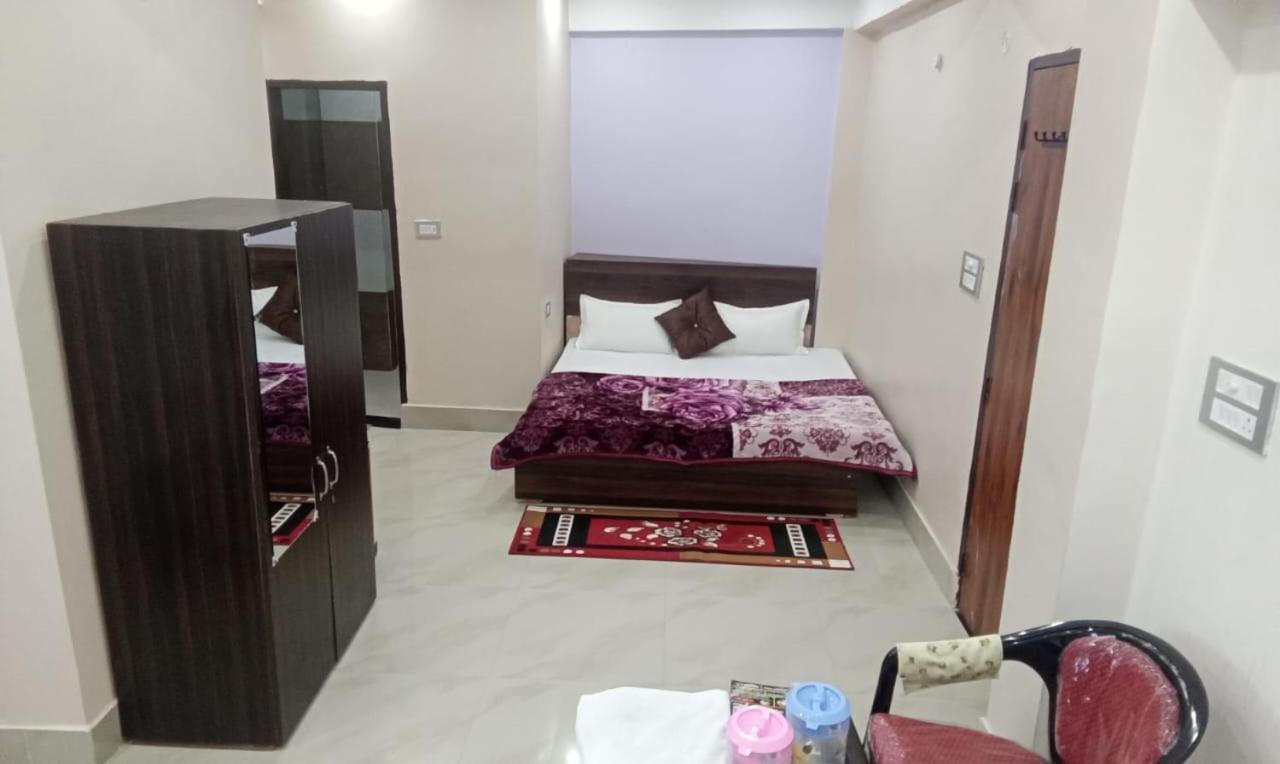 Dixit Residency Hotel Vrindāvan Екстериор снимка