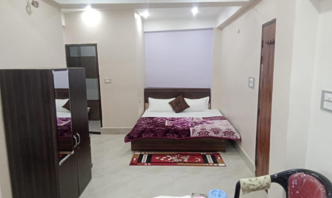 Dixit Residency Hotel Vrindāvan Екстериор снимка