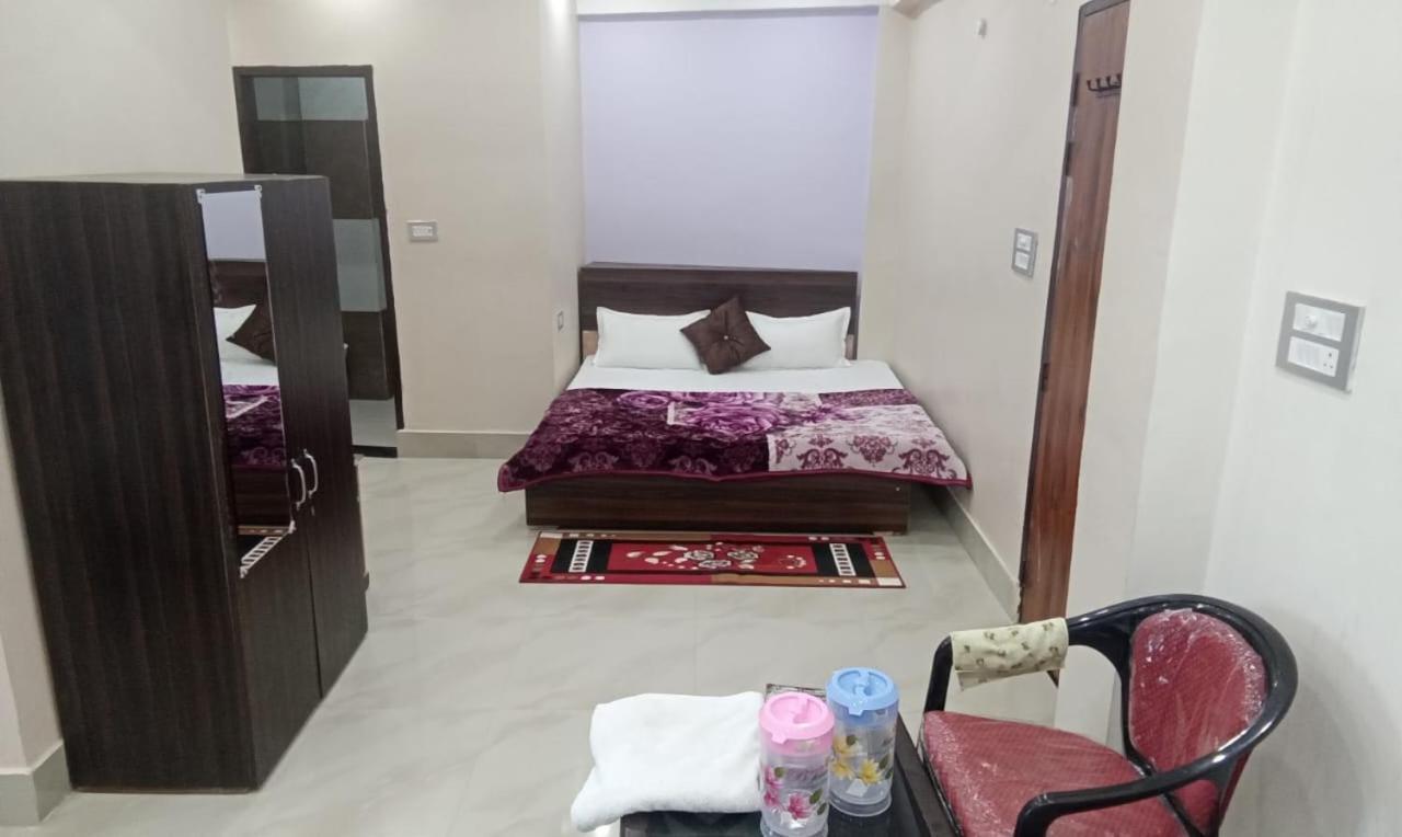 Dixit Residency Hotel Vrindāvan Екстериор снимка