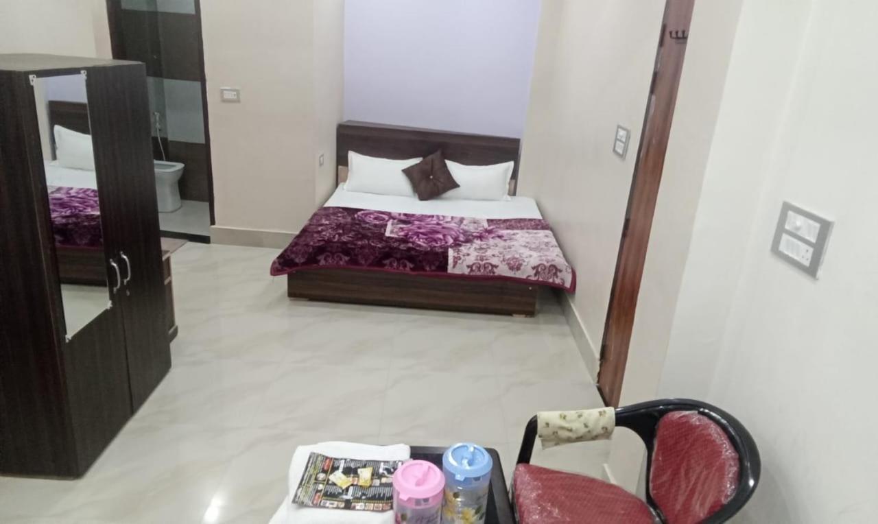 Dixit Residency Hotel Vrindāvan Екстериор снимка