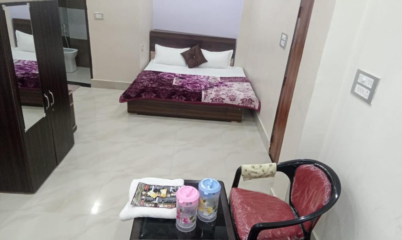 Dixit Residency Hotel Vrindāvan Екстериор снимка
